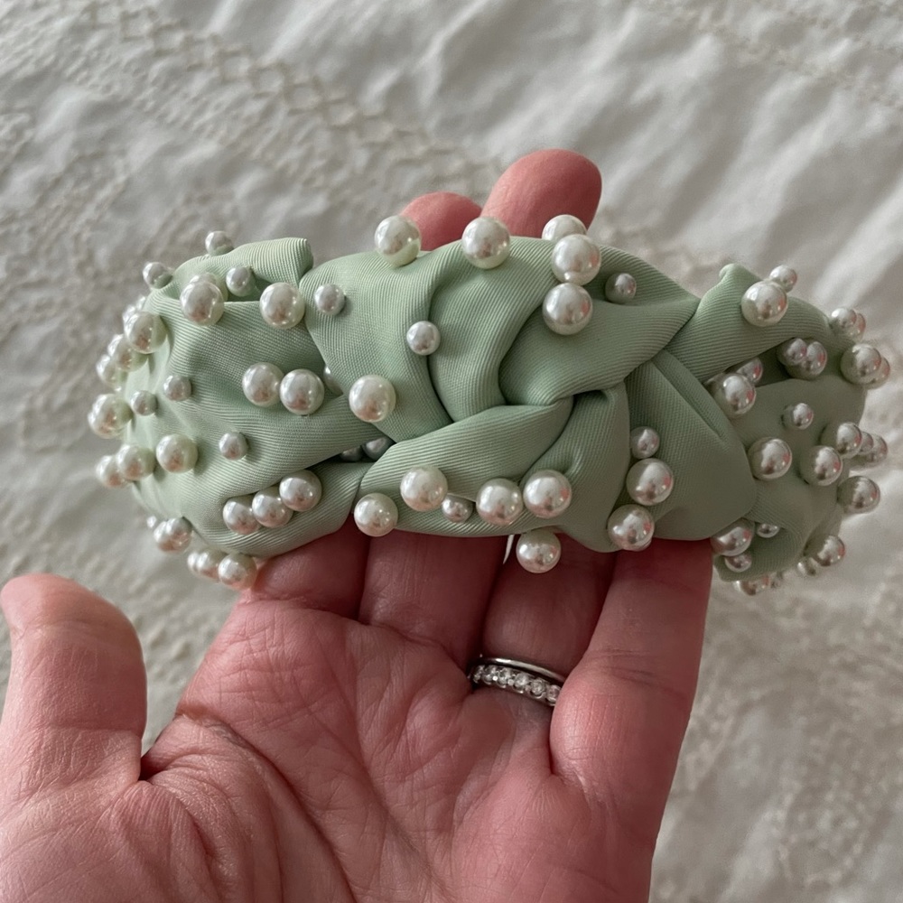 Lele Sadoughi x SCL pistachio headband